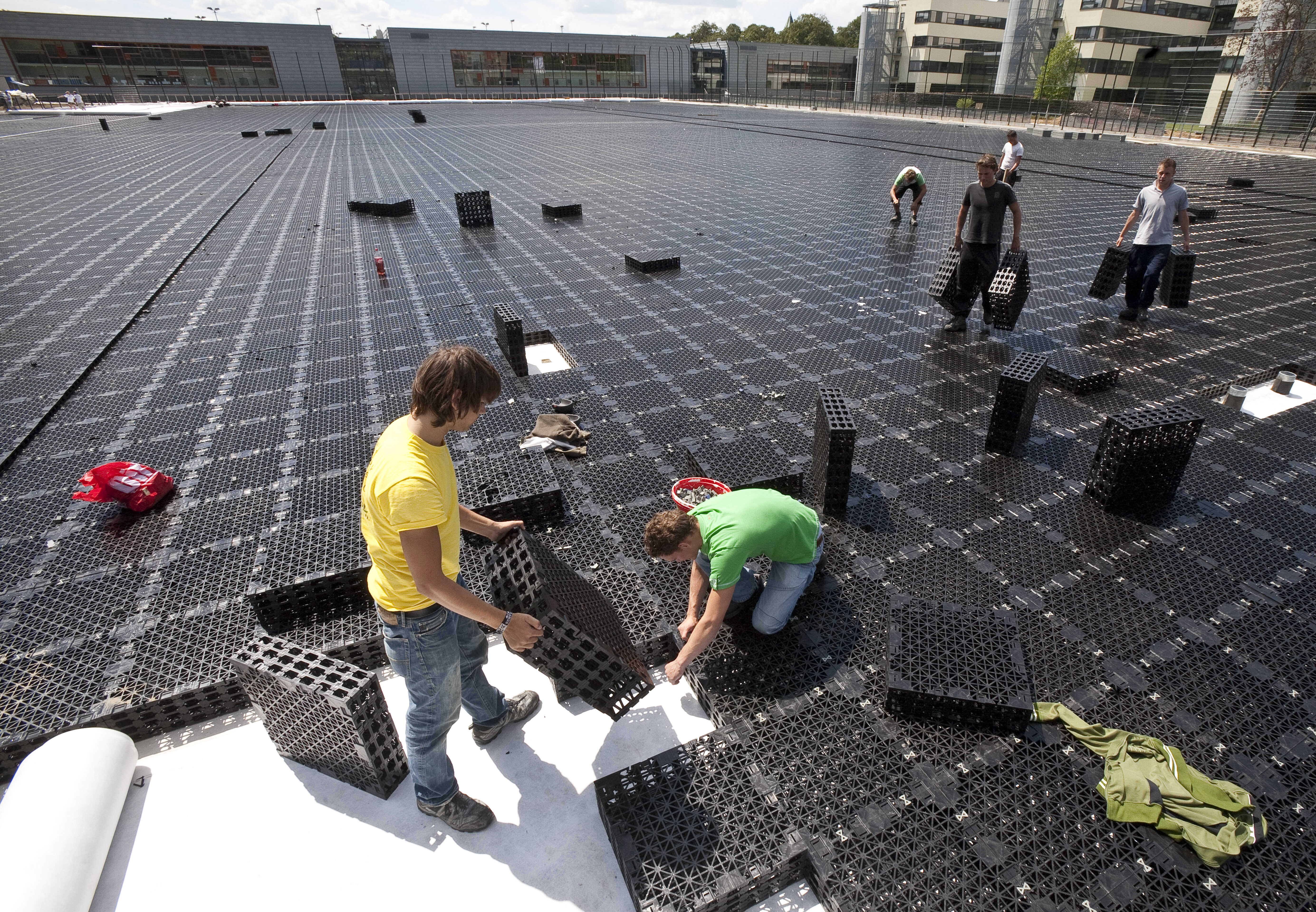 zestaw-skrzynek-rozsaczajacych-pod-plyte-boiska-pilkarskiego